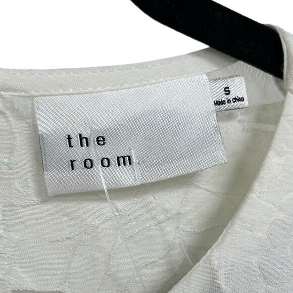 NWT The Room by Ark & Co White Floral Cold Shoulder Lace Ruffle Top Small - Picture 3 of 6